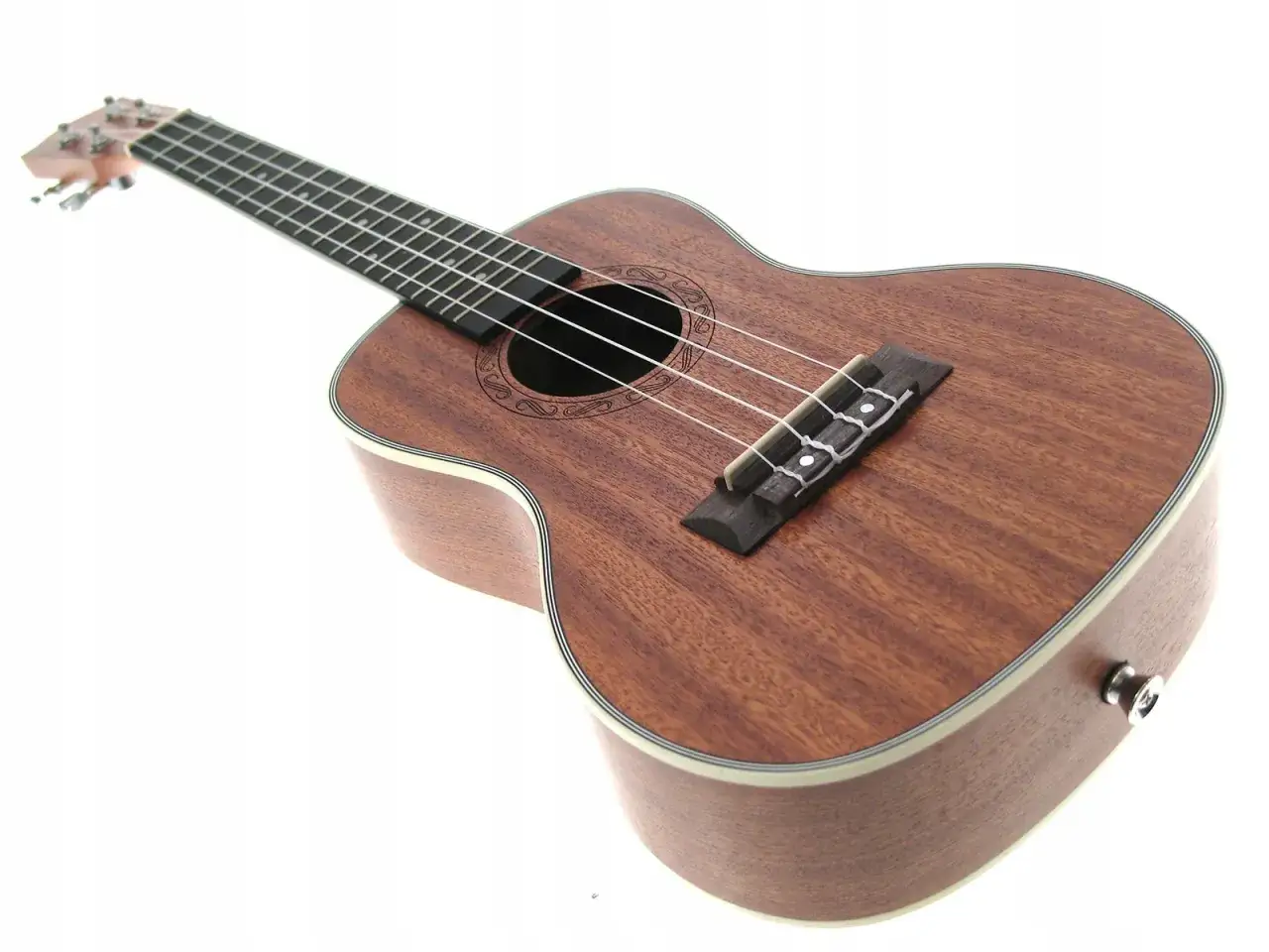 Brązowe ukulele z białym bindingiem, idealne do nauki. Zastanawiasz się, jakie ukulele kupić na początek? Ten model to świetny wybór!